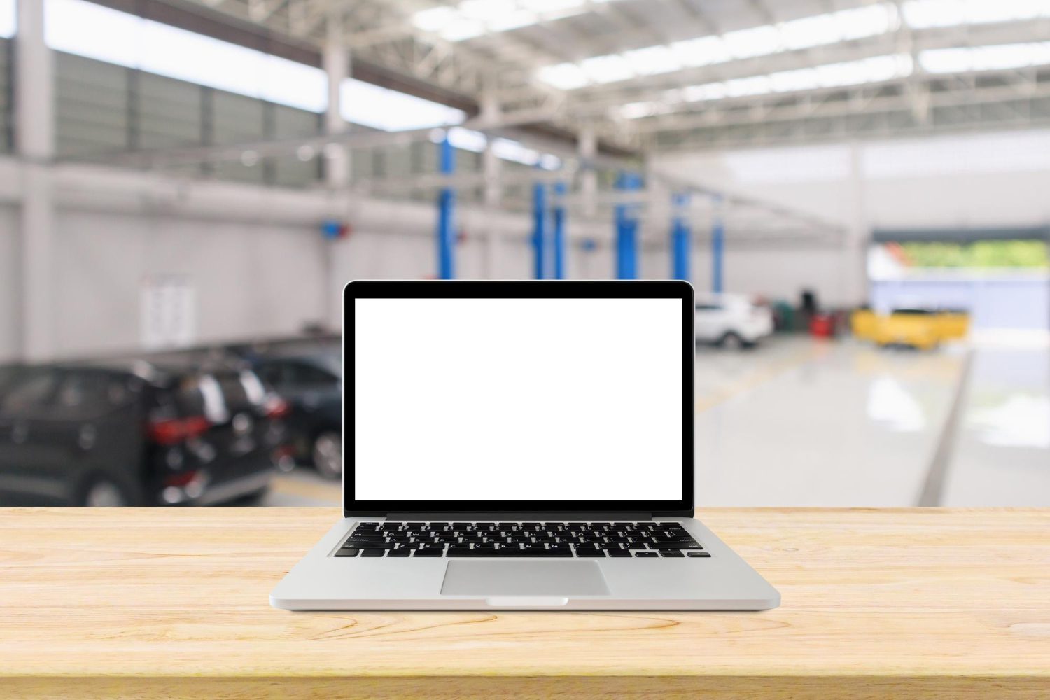 laptop-computer-wood-table-with-car-service-centre-background Auto & Tire